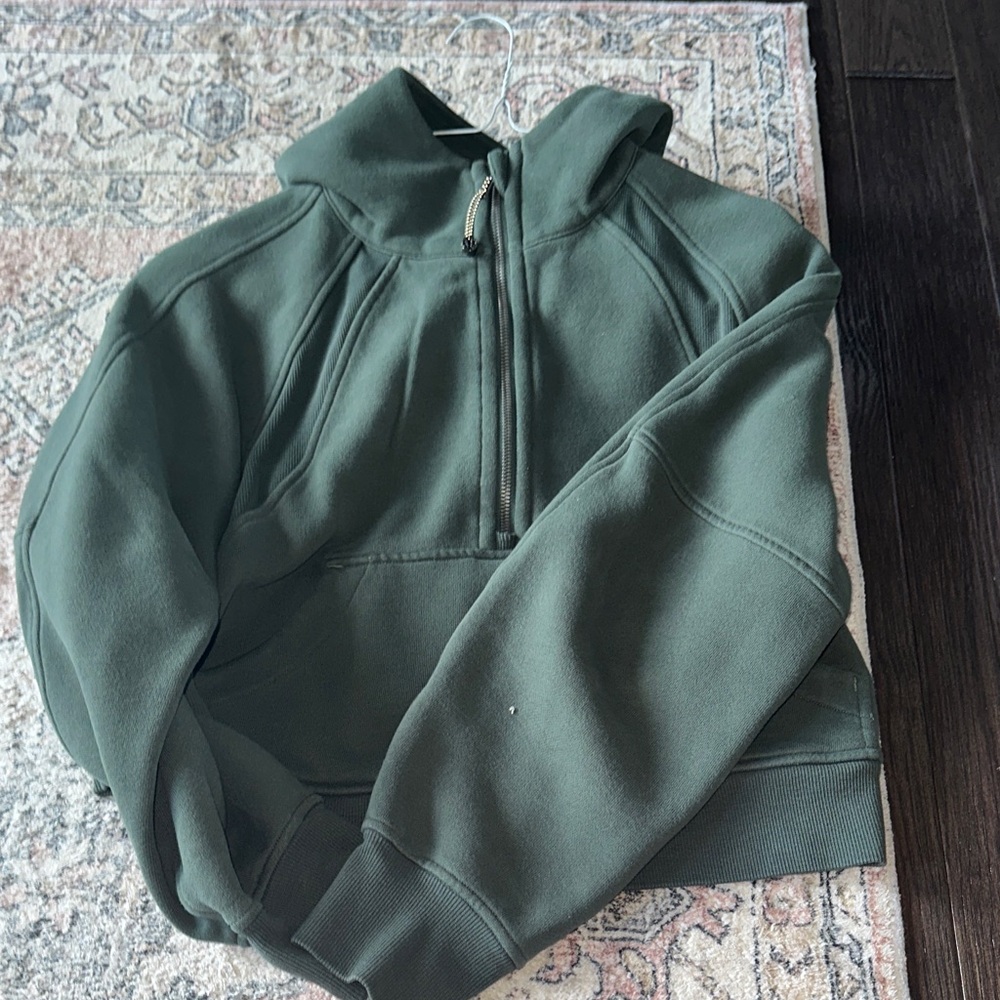 Lululemon scuba half-zip in dark forest green xs/s. Inside tag is ripped off.
